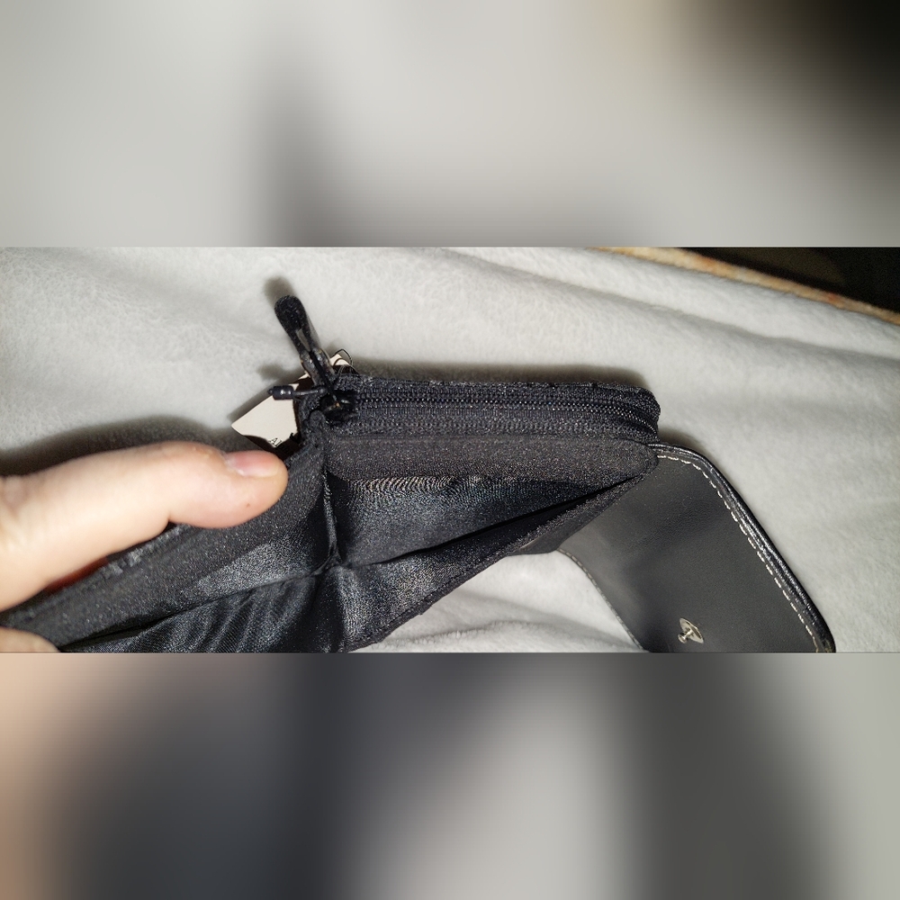 Aigner Wallet. Nwt Smoke Free Home Black. - Picture 7 of 7